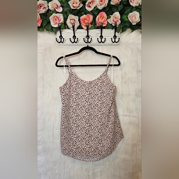 Kismet Classic Spotted V-Neck Camisole - Picture 3 of 6